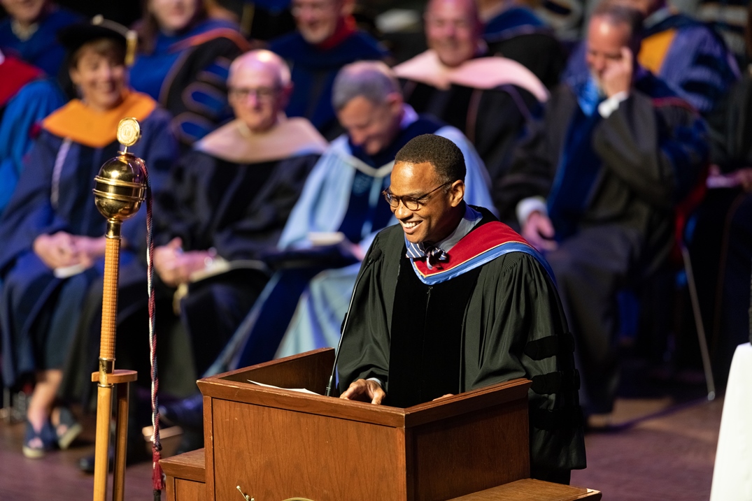 Hampton Encourages Graduates at Saturday's Commencement Lee University